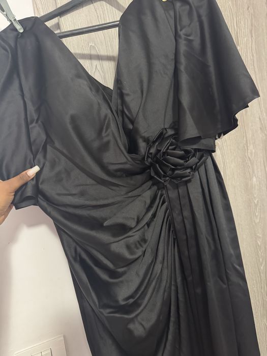 Rochie neagra!!!