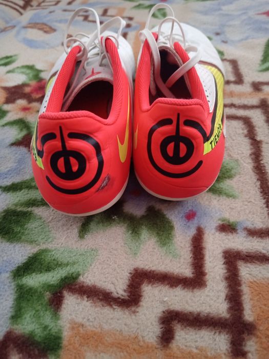 Ghete fotbal Nike Tiempo