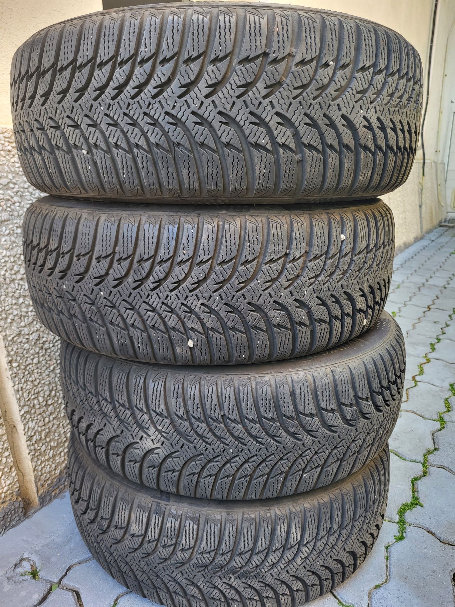 Set cauciucuri iarnă 205/55/R16 și set cauciucuri vară cu jante