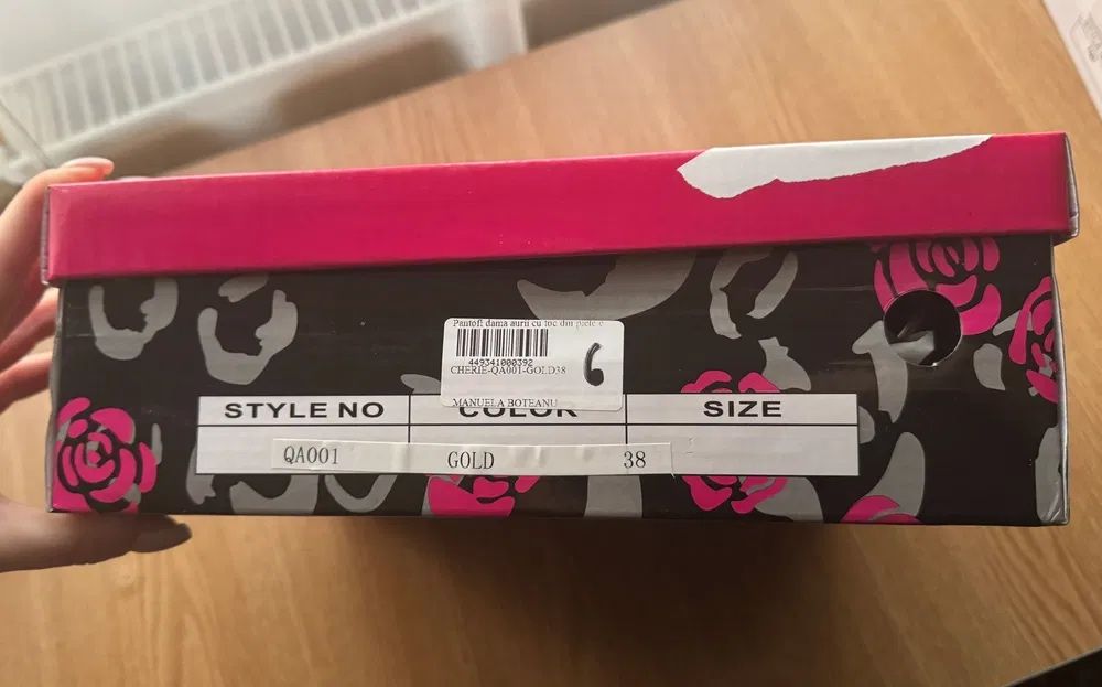 Pantofi aurii cu toc