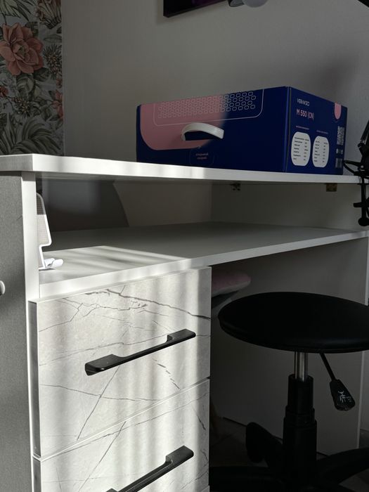 Стол для маникюра/ рабочий стол