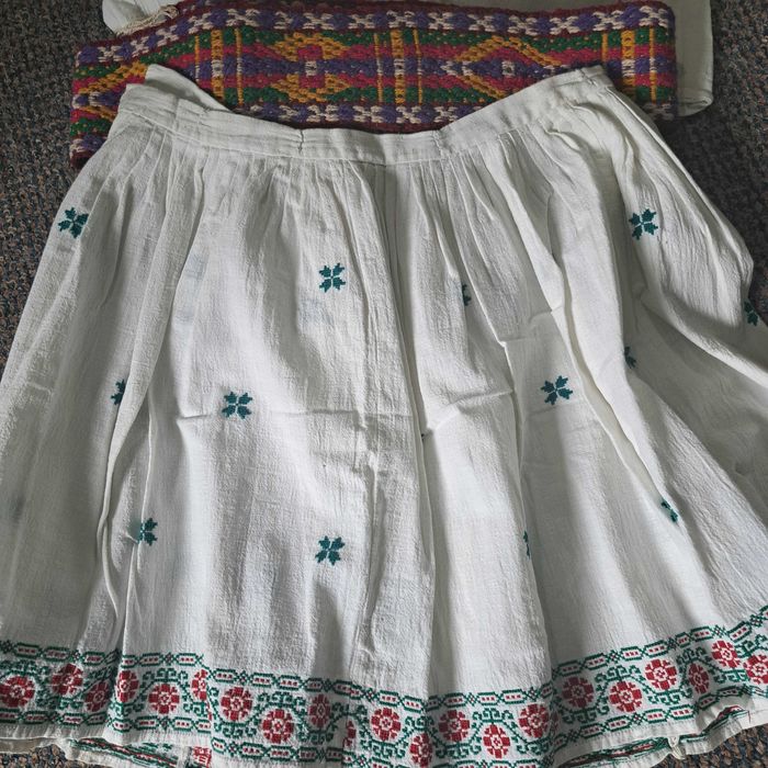 Costum national autentic din zona Moldovei