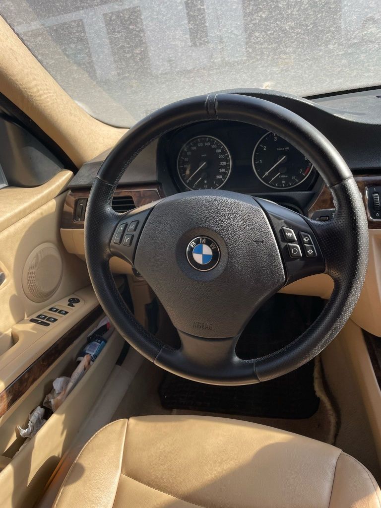 BMW 318i 2009 – Pornește, dar avariată – Vând sau dau la schimb*