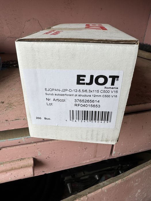 Șuruburi si Calote Panouri Sandwich
