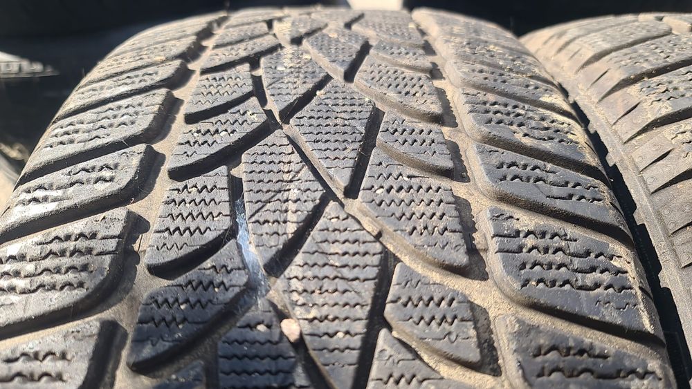 255 35 20 Dunlop 2 anvelope iarna ca noi