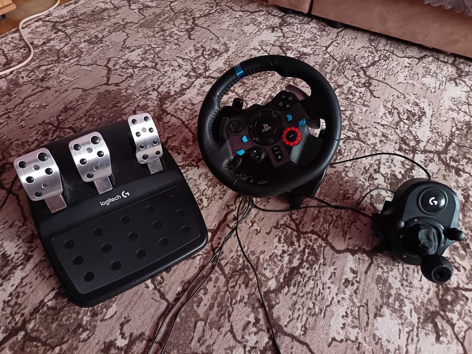 Продавам Волан със педали и скоростен лост