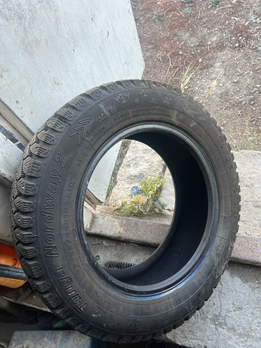 Продам покрышки 4 шт зимний почти новый все на месте