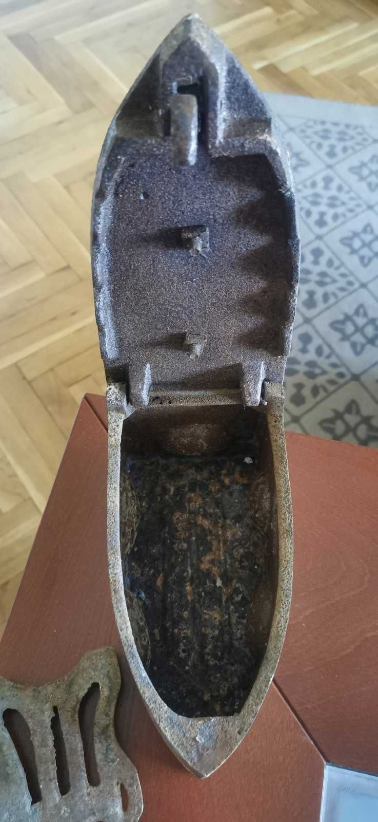 Стара ретро ютия