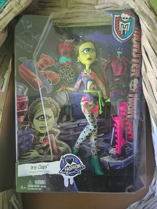 Monster High Iris Clops много рядка