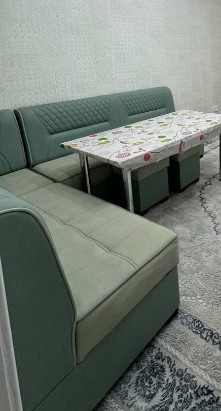 Уголок диван стол стулья 2.50×2 бу но поролоны как новый