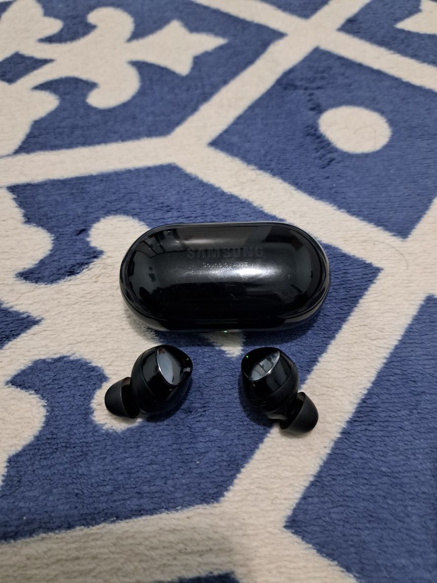 Беспроводные наушники Samsung Galaxy buds+