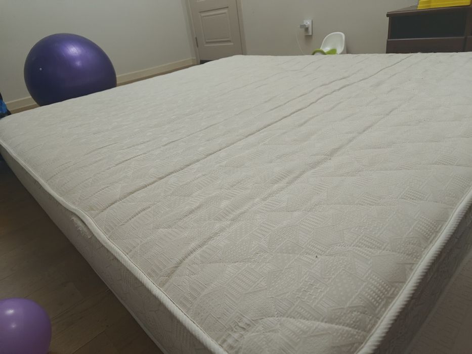 Отдам матрас даром 180 на 200