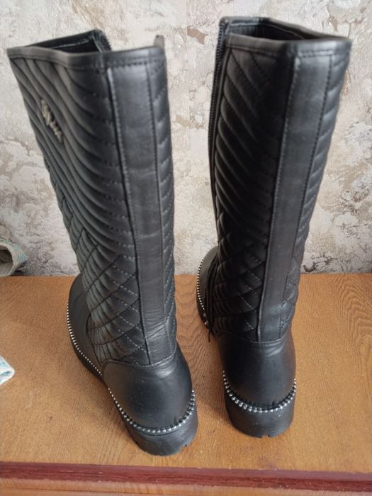 Сапоги кожаные за 9000 новые
