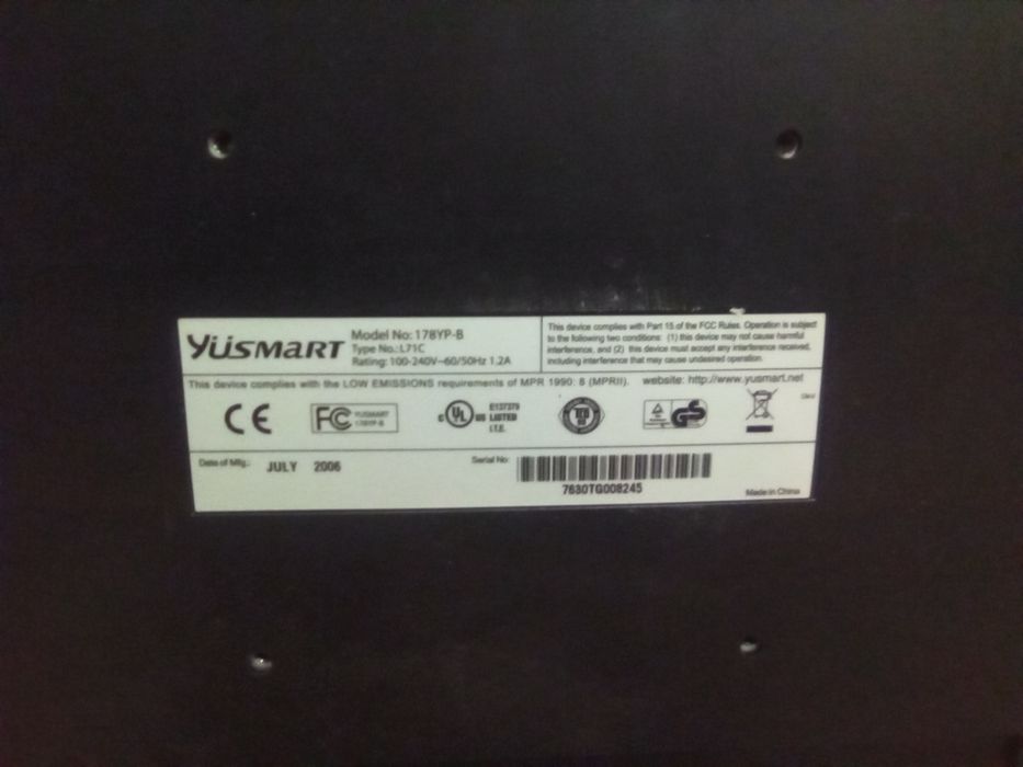 4:3 VGA monitor (1280x1024) YÜsmart N-Vision 17" (vanzare sau schimb)