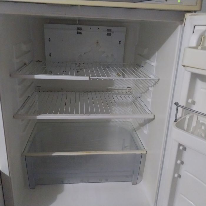 Холодильник сатылады ,шанхайда тур, бакалейторг жанында орналасқан алу