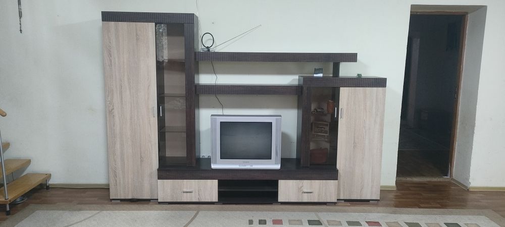 Продам стенку под ТВ.