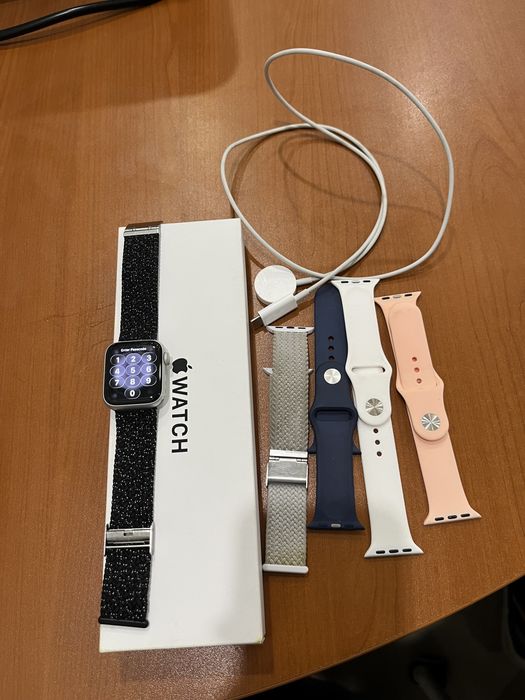 Срочно продам Apple Watch Se2