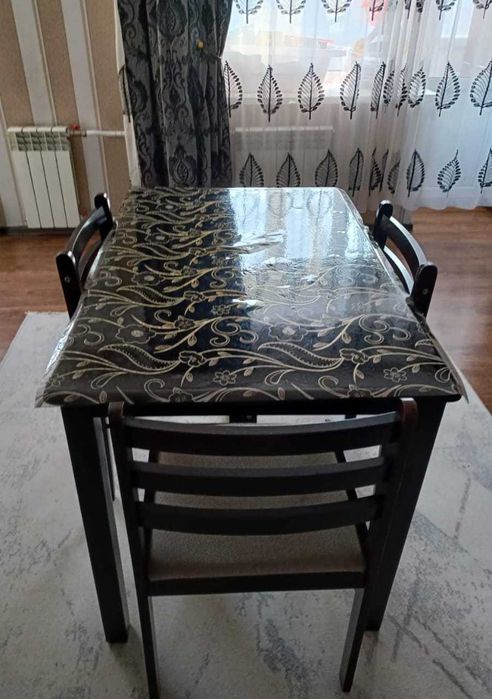 Стол и 4 стула. Комплект