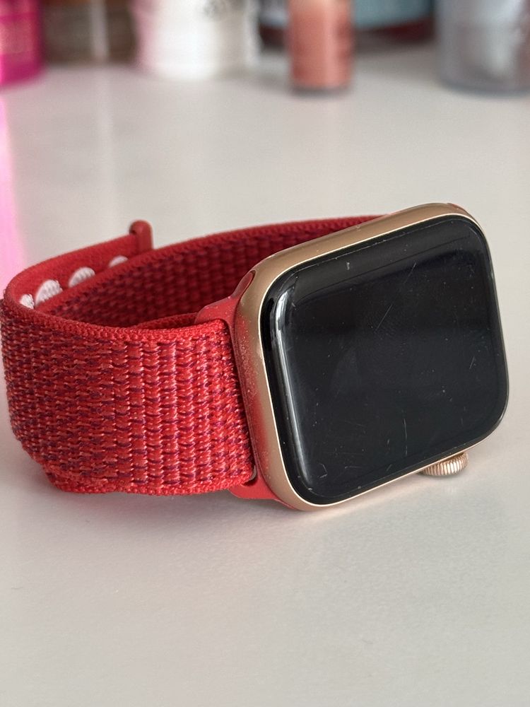Продам apple watch series 5