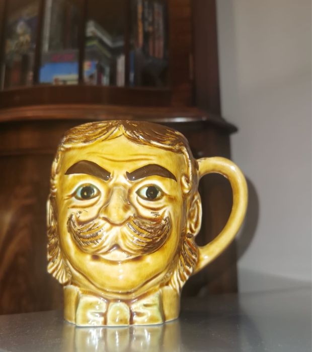 Антикварна порцеланова чаша Хипстър с мустаци от 70 те години супер !