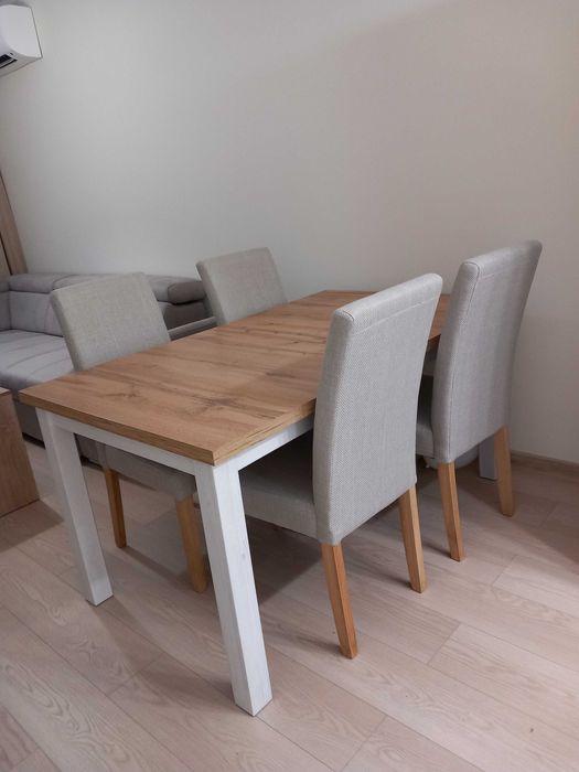 Продавам чисто нова трапезна маса+ чисто нови четири стола