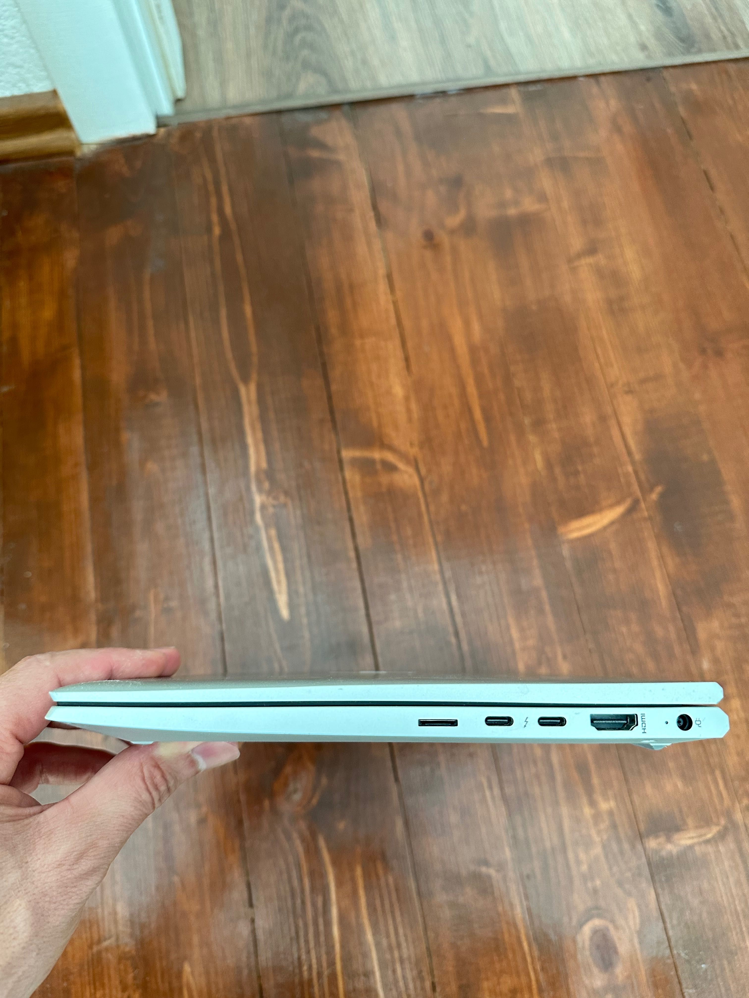 HP Elitebook G8 - 16GB RAM, i5V pro business. Windows 11 pro