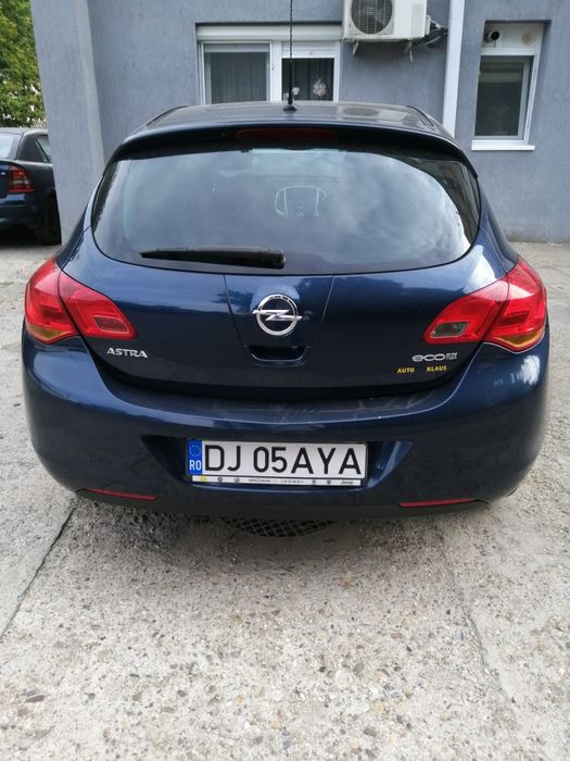 Vând Opel Astra J