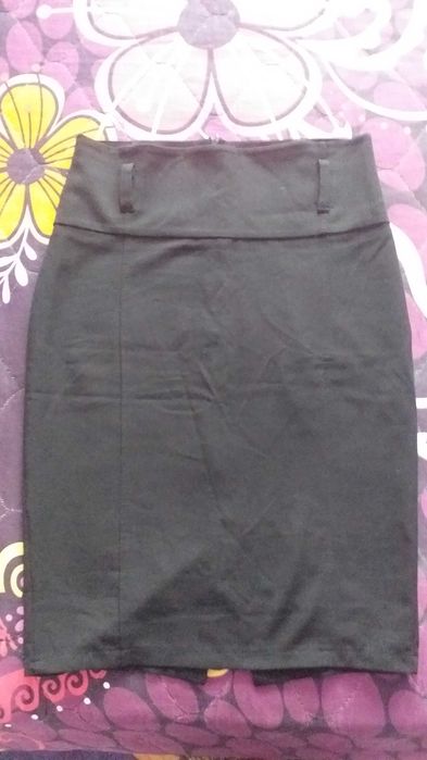 Дамска поли размер л-хл-всяка на цена 20лв.