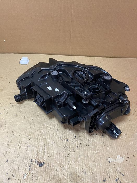 far stanga volkswagen passat b8 full led