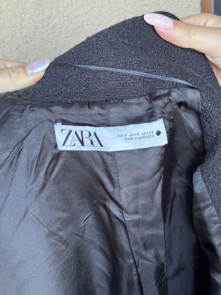 Елегантно черно сако Zara