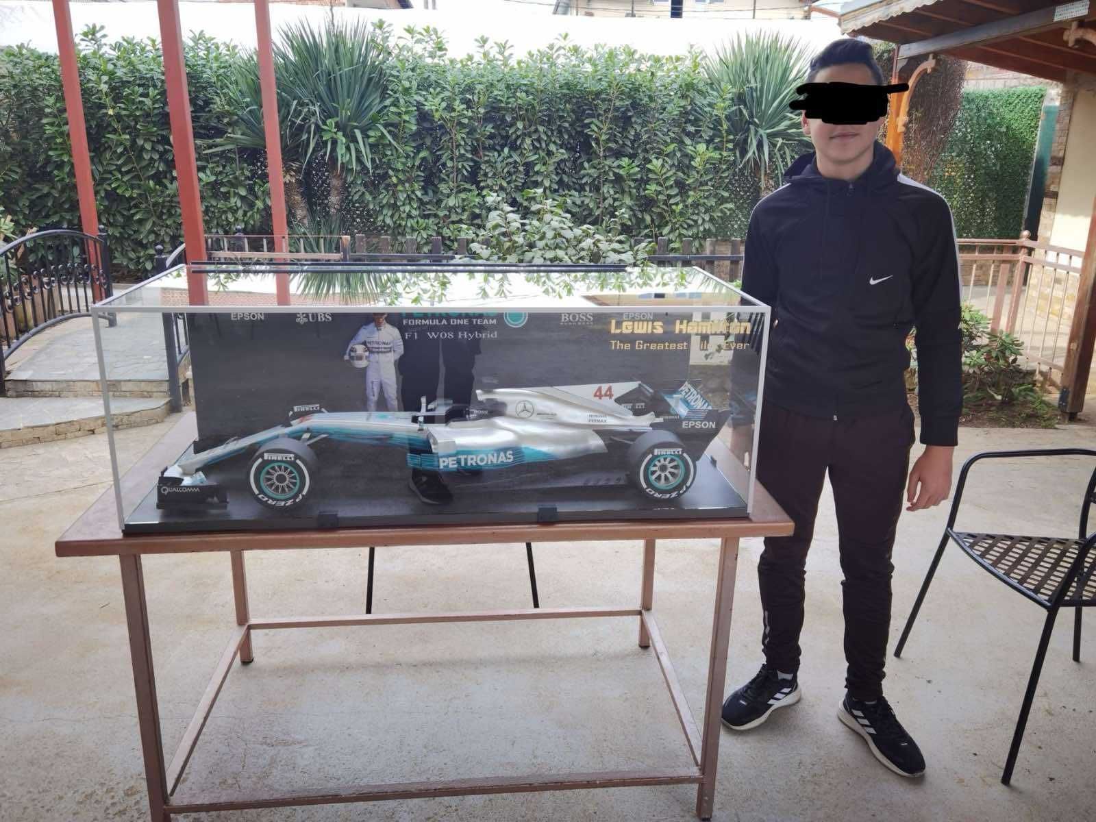БОЛИД ФОРМУЛА F1 - ръчна изработка