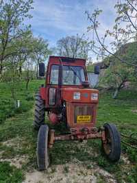 Tractor Universal 650  și utilaje .