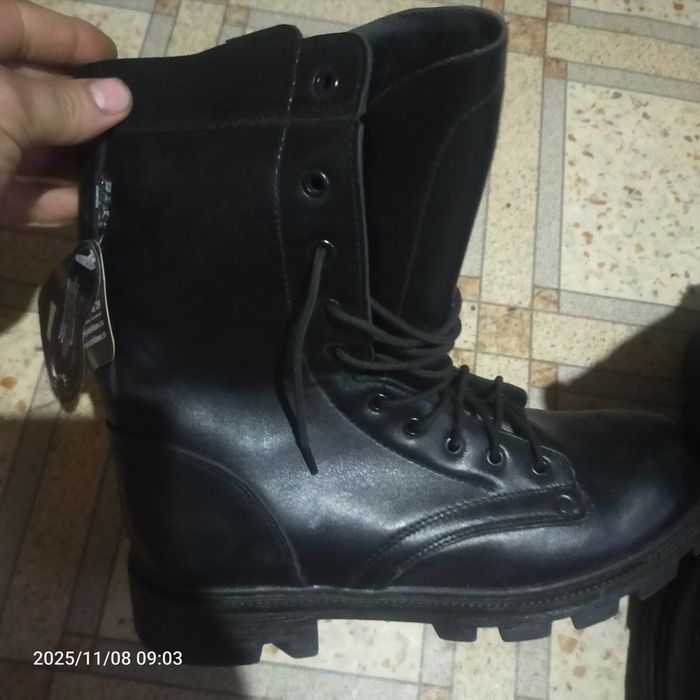 Продам берцы новые зимние.