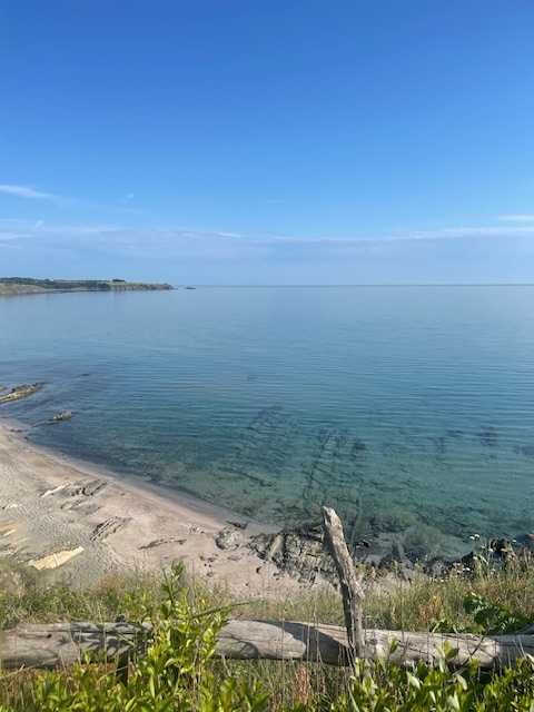 Каравана на брега на морето под наем