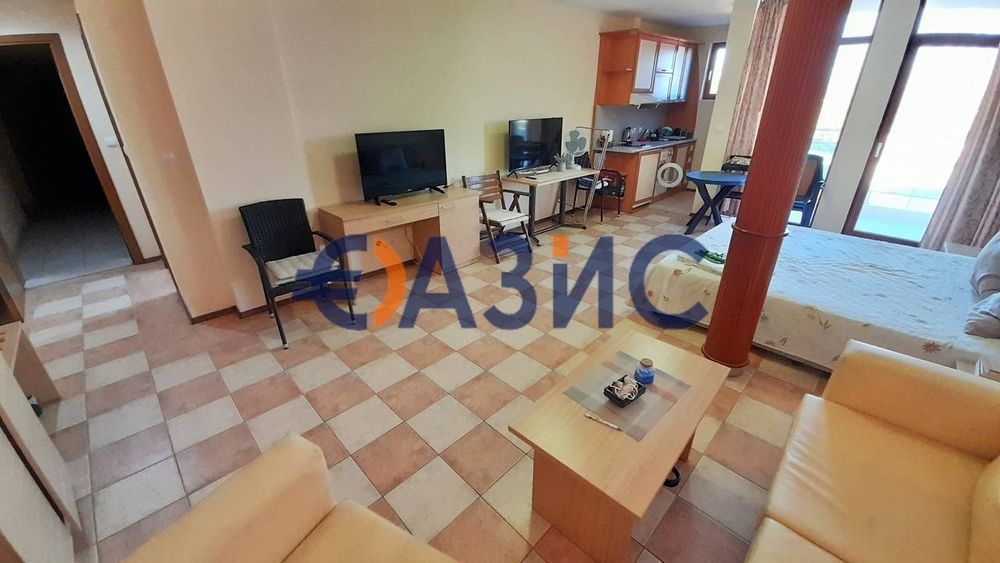 Студио с изглед към морето в комплекс Кая на първа линия в Слънчев