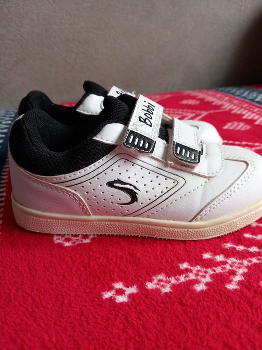 Adidasi sport baiat nr 28
Stare excelenta,  fara defecte