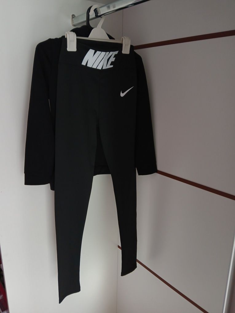 НОВ комплект nike XS