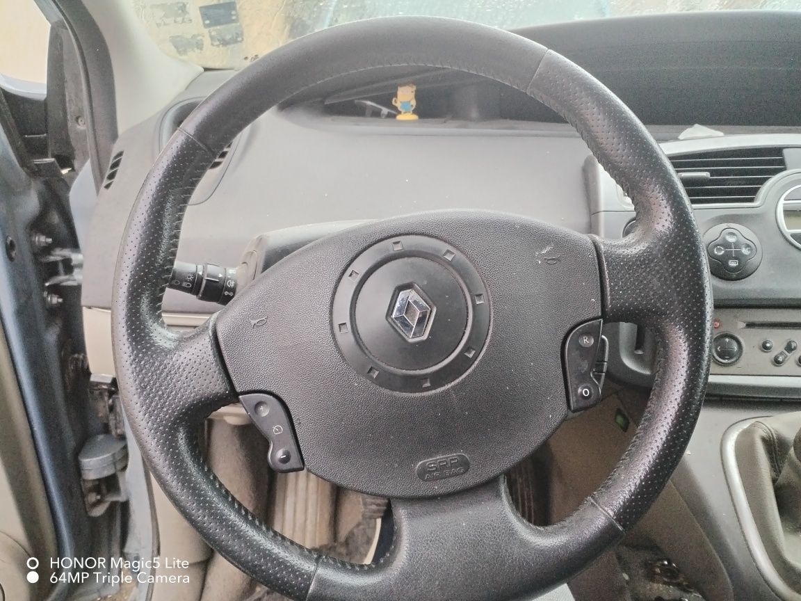 Продавам Рено гранд сценик 1.6