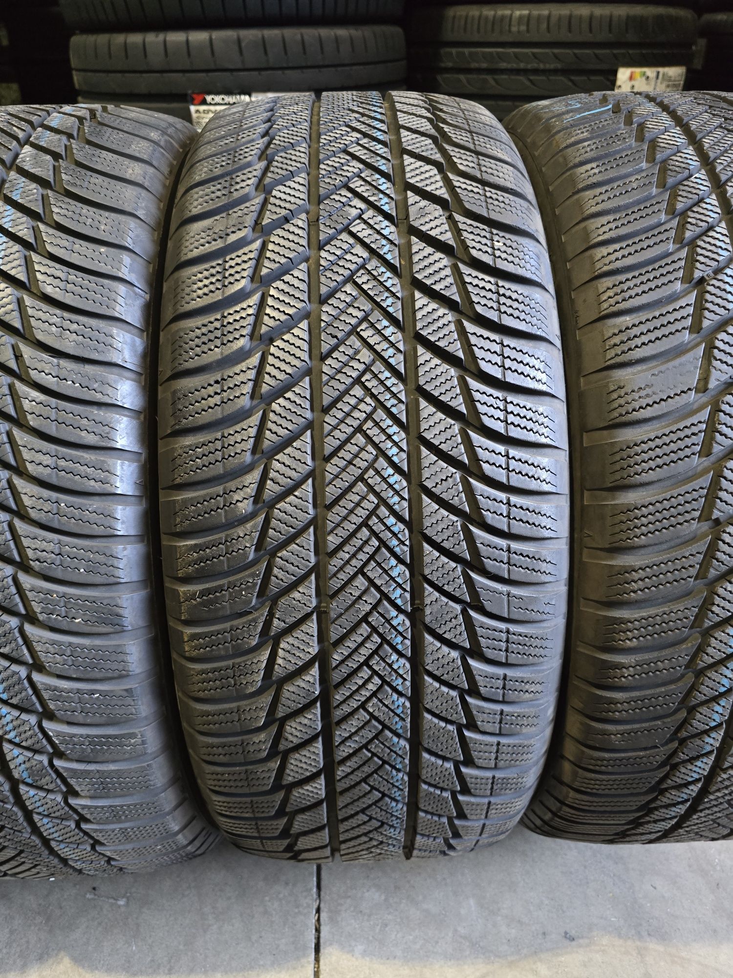 235/50/19 BRIDGESTONE 4бр