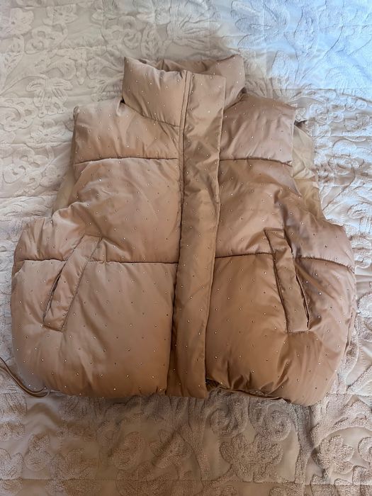 Vestă cu pietre crem