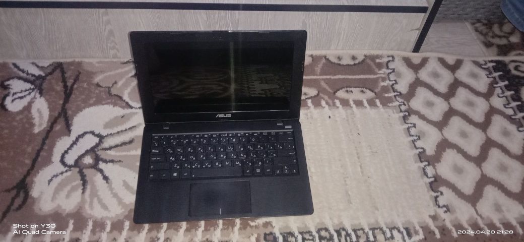 Продам нетбук ASUS X200CA