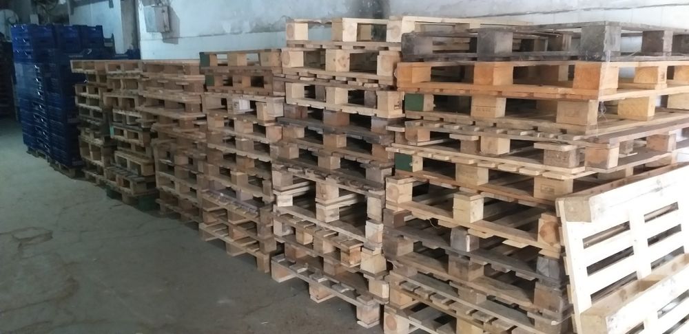 Vând PALETi buni . In perfectă stare