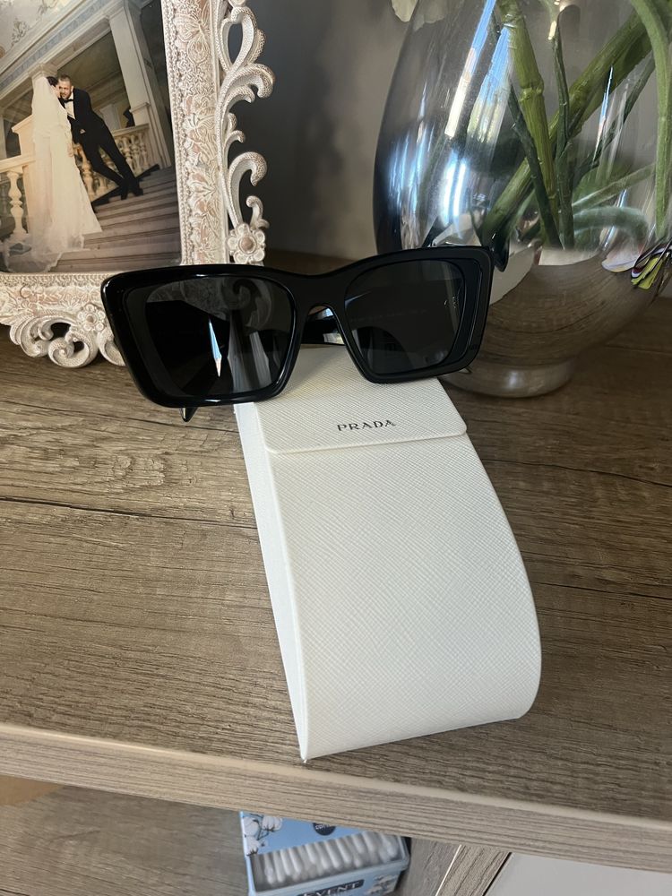 Слънчеви очила Prada