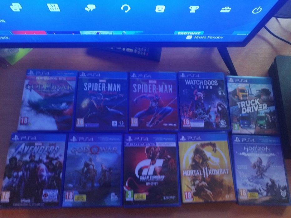 PlayStation 4 + 10 igri