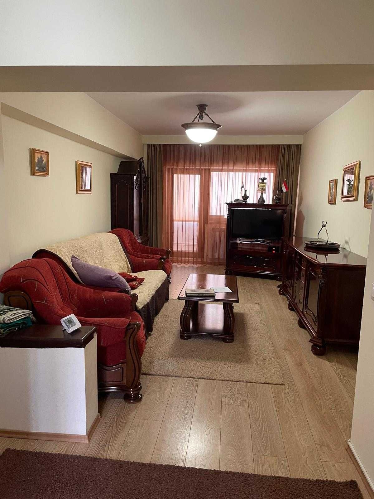 Închiriez apartament 4 camere, Bd. A. Lăpușneanu,