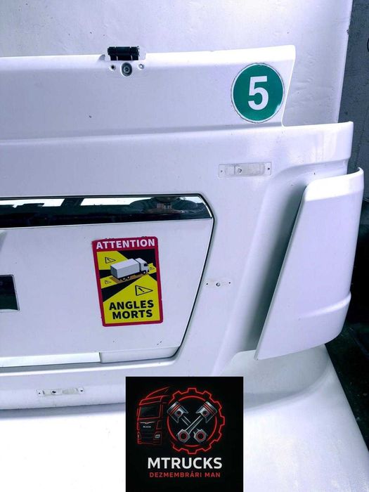 Capotă MAN TGX Fibra sticla cu locașuri pentru luminile de poziție