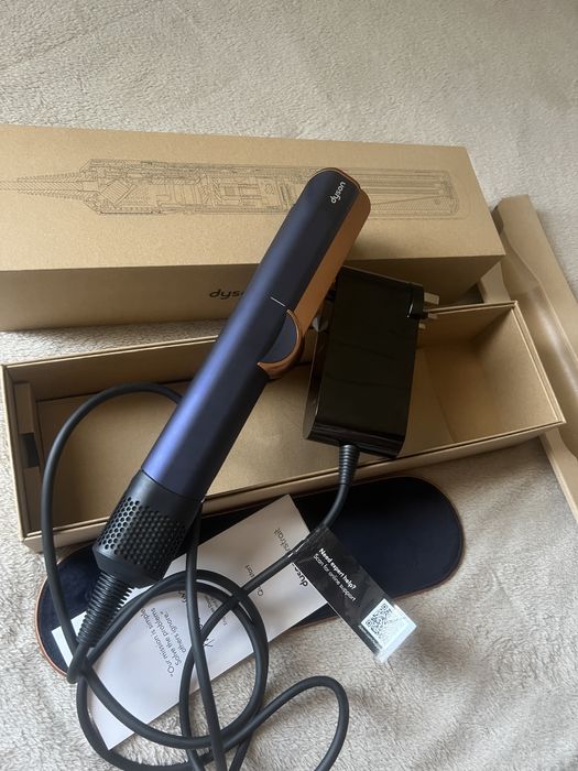 Dyson airstrait