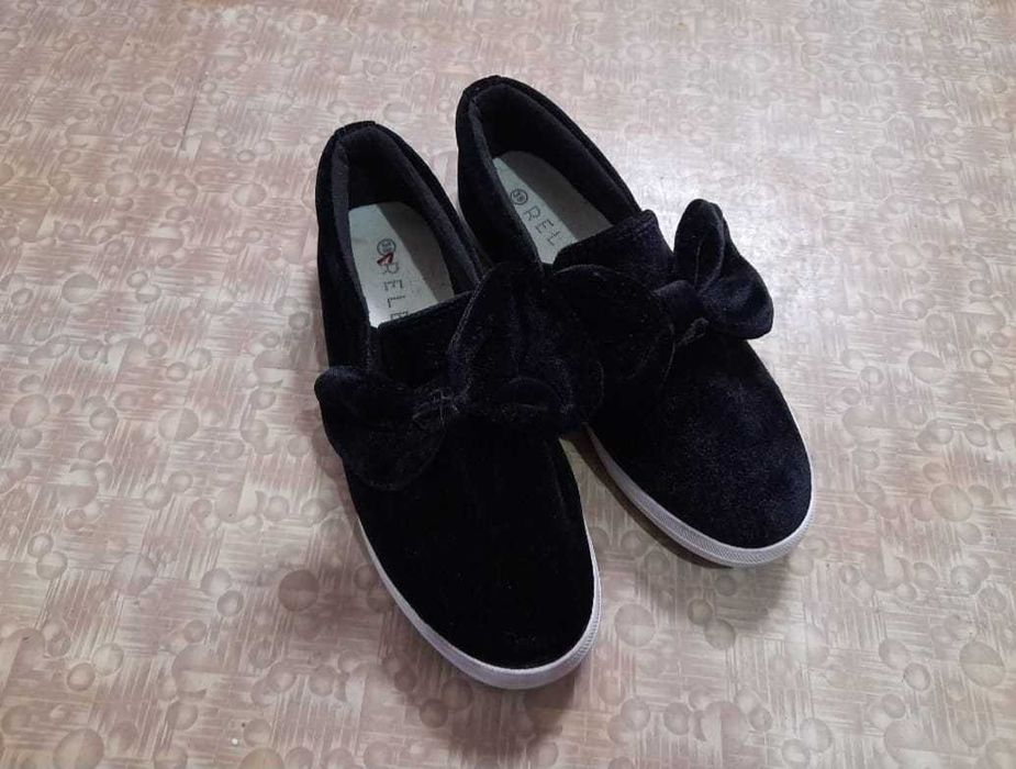 Vand balerini/espadrile catifea neagra mas.38 - 50 lei