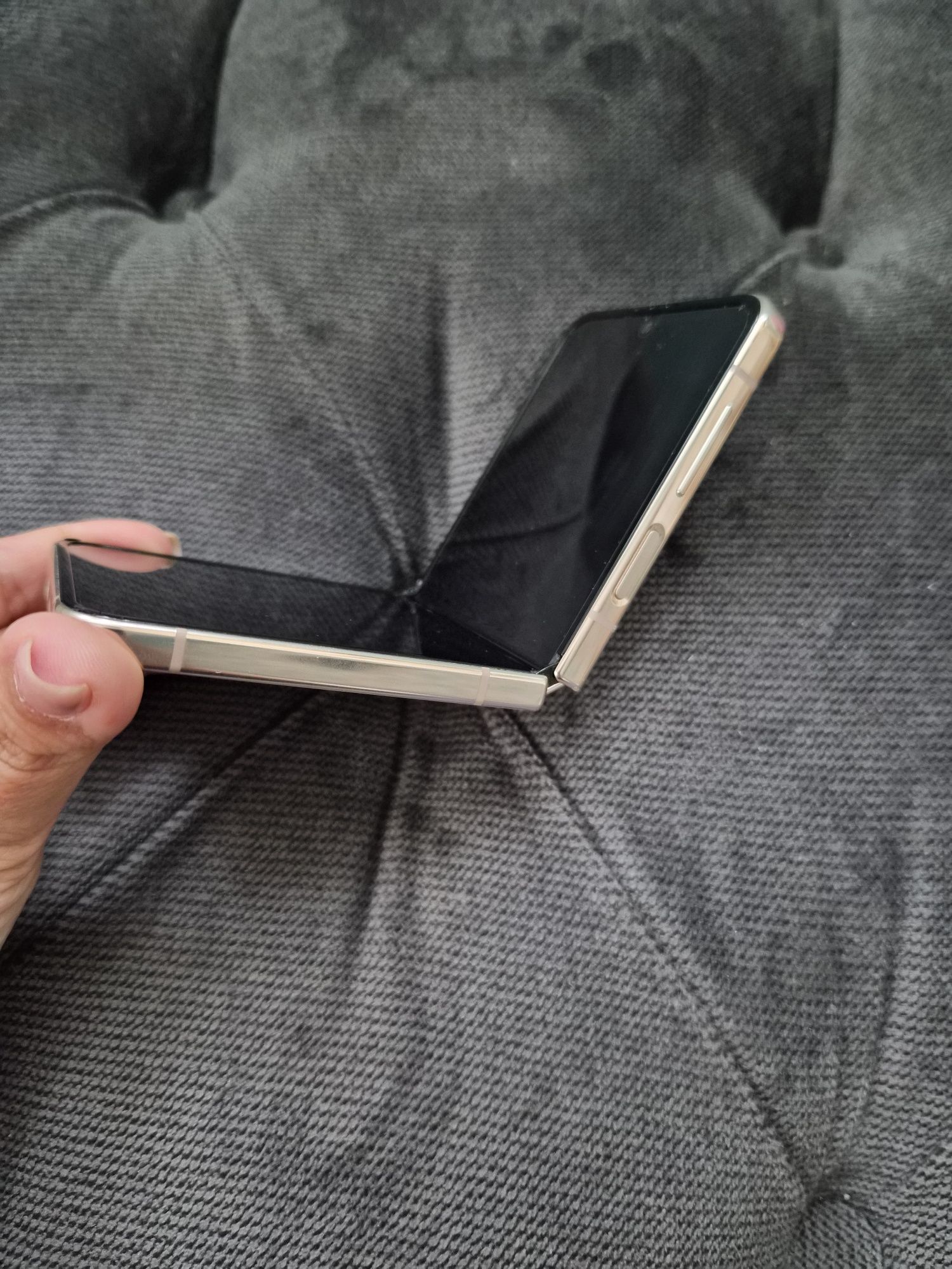Samsung Galaxy Z Flip 4