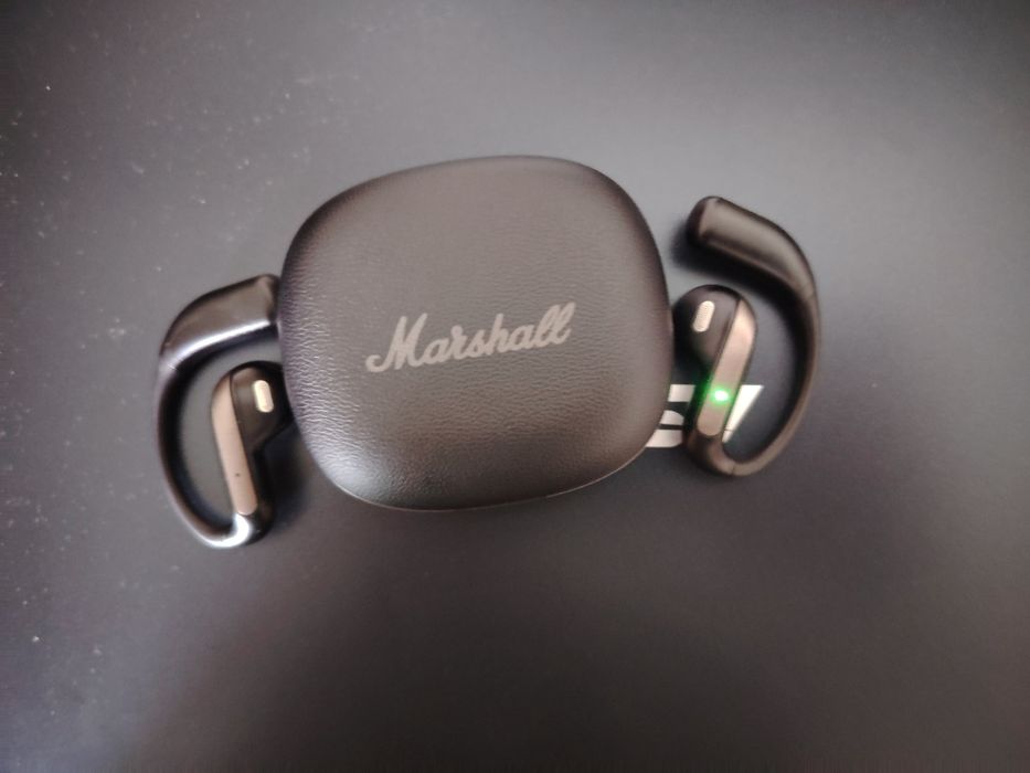 Ear Headphoness  Marshall